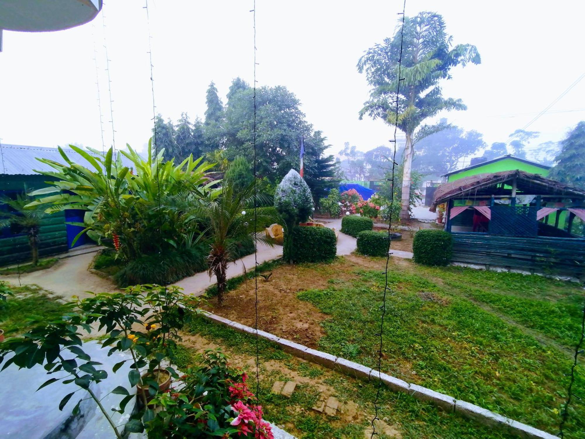 Hotel Garden Of Dreams Sauraha Cameră foto